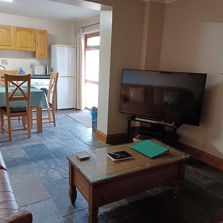 Dunroaming Cottage Pendine Exterior photo