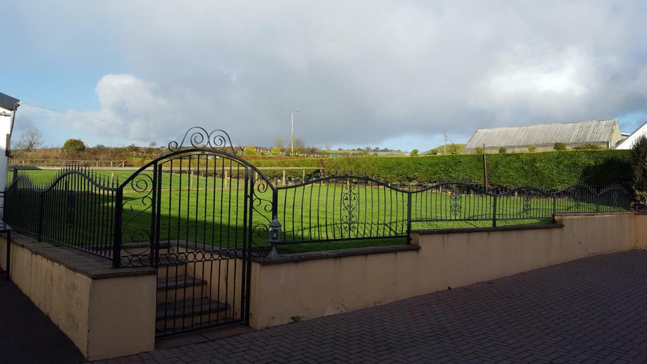 Dunroaming Cottage Pendine Exterior photo